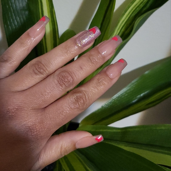 Handmade Luxury Press-On Nails | Sturdy & Reusable | HEARTS OF HAPPINESS - Picture 4 of 10